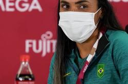 巴西女足士气高涨，备战关键比赛