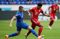 三亿体育体育app下载地址-沙尔克新援表现抢眼，球队成绩逐渐回升的简单介绍