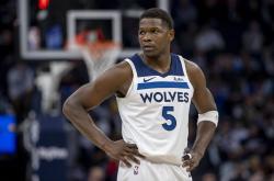 三亿体育体育课程-篮球比赛中一位年轻球员的突出表现引人注目？