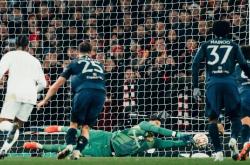 三亿体育体育亚洲官网-曼联客场艰难取胜，勉为其难获得三分