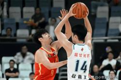 三亿体育体育平台-青岛男篮主场胜出，追逐季后赛梦想的简单介绍