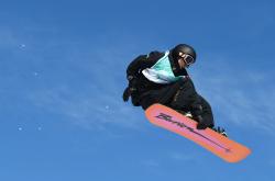 三亿体育体育下载-瑞士名将斩获男子滑板单板滑雪冠军