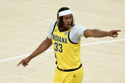 雄鹿击败步行者，晋级总决赛卫冕机会增大