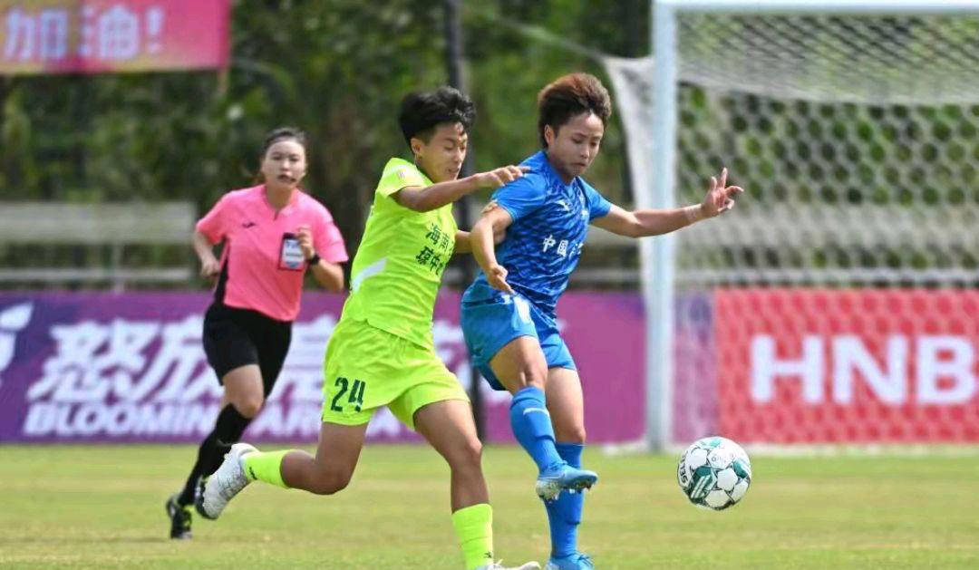 国内女足选手在赛场上尽显实力