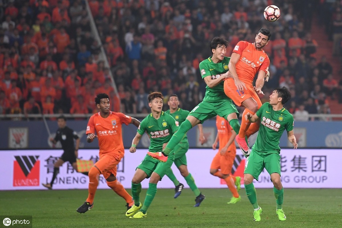 包含北京中赫国安击败河北华夏幸福，稳居争冠位置的词条