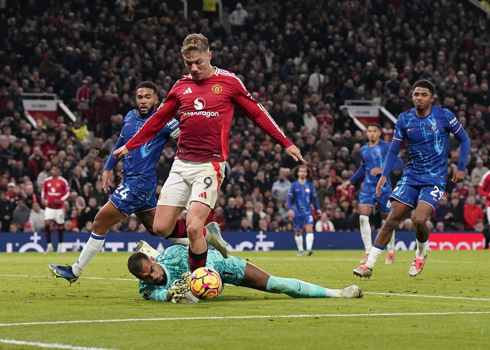 德里赫特完成转会，在新球队展现出色表现备受球迷关注的简单介绍