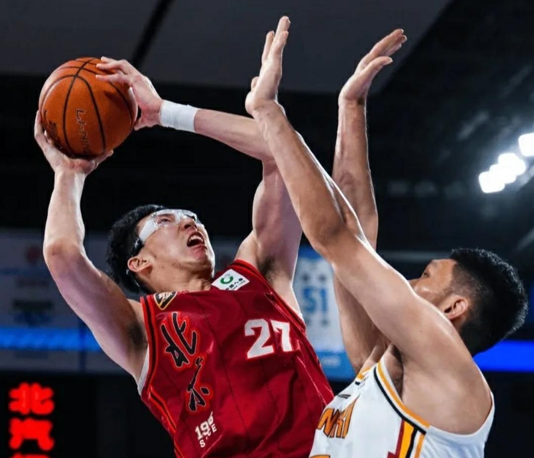 中国男篮遭遇马刺绝地反击，惨遭逆转惨败