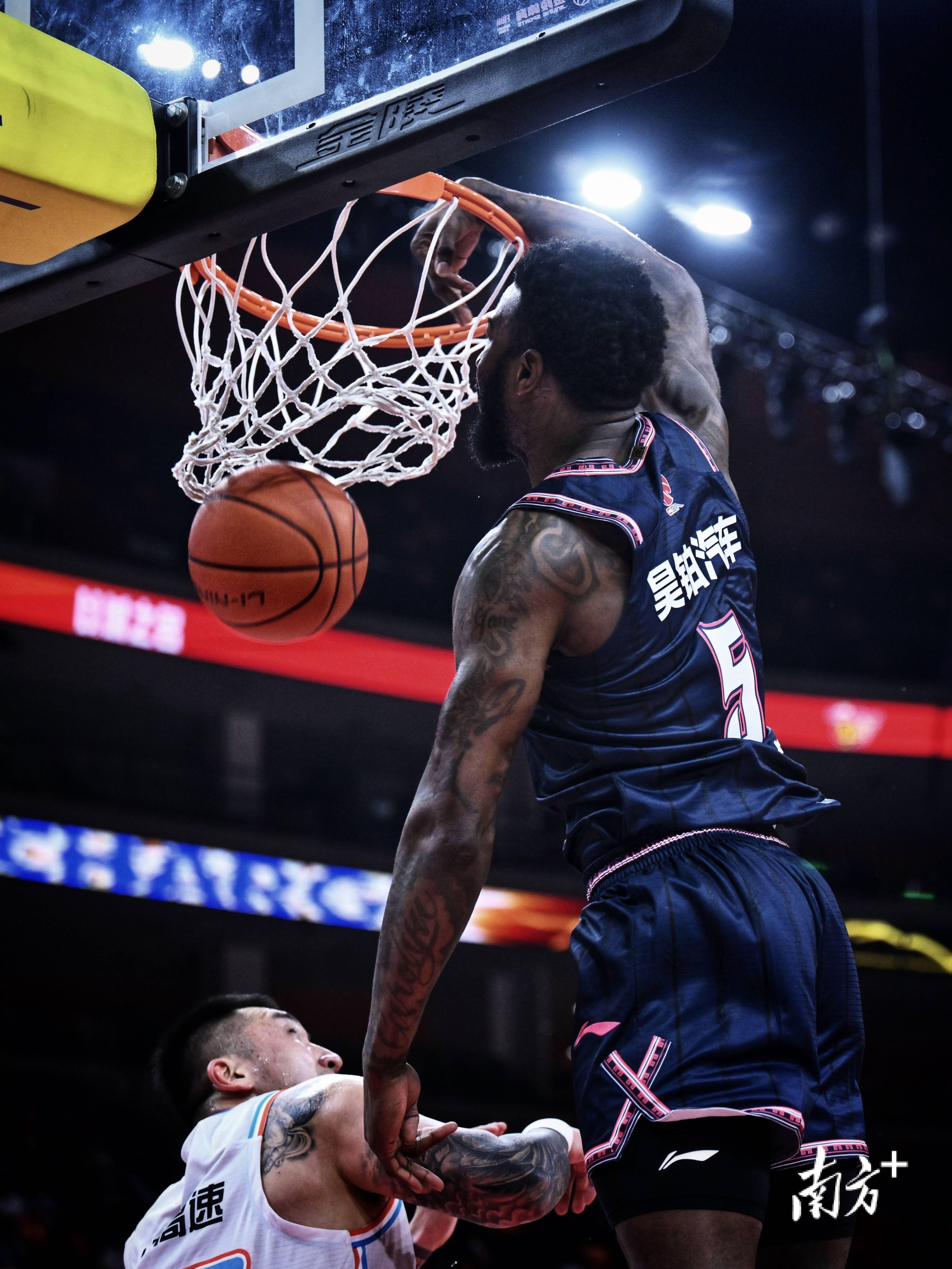 包含广东华南虎主场告捷，击败吉林九台农商，晋级CBA半决赛的词条