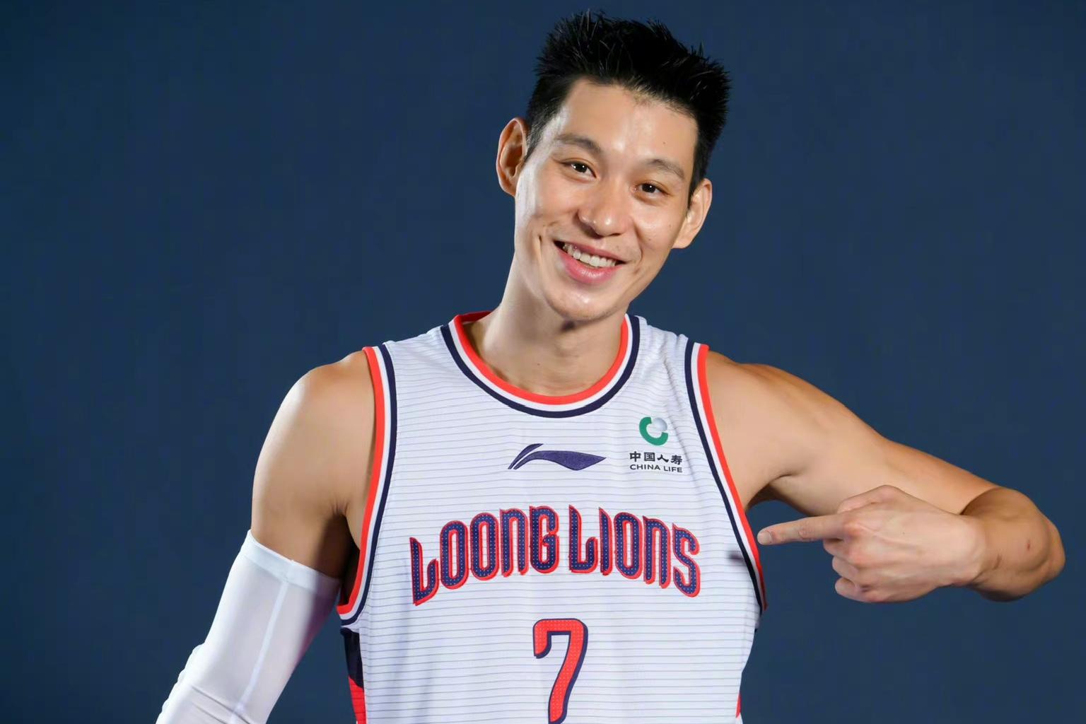 关于林书豪在比赛中疯狂砍分，刷新个人得分纪录的信息