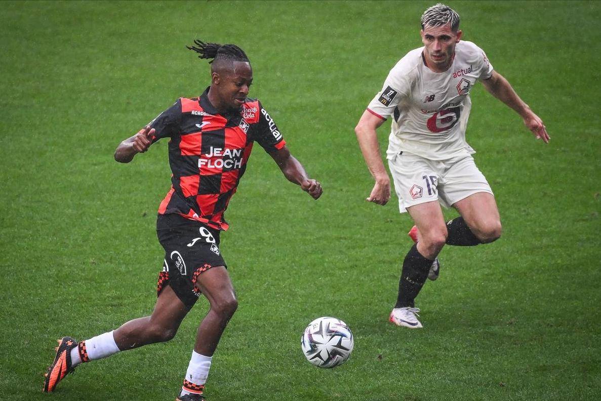 里尔客场大胜，稳坐联赛榜首