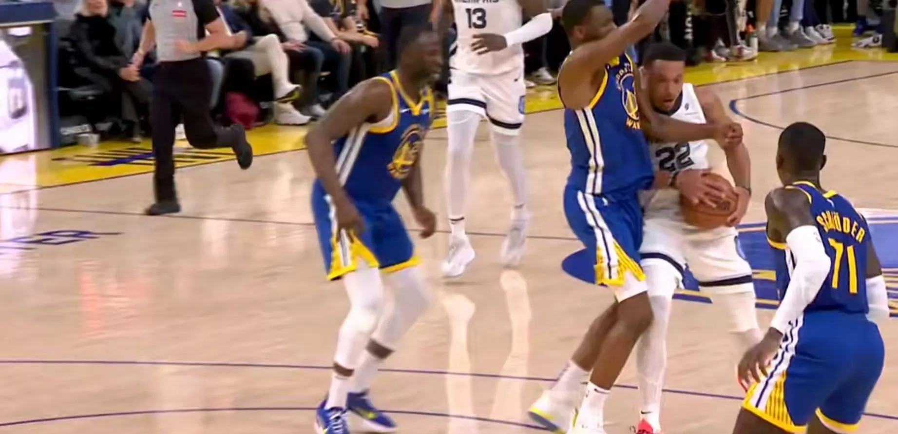 勇士横扫开拓者，终结四连败