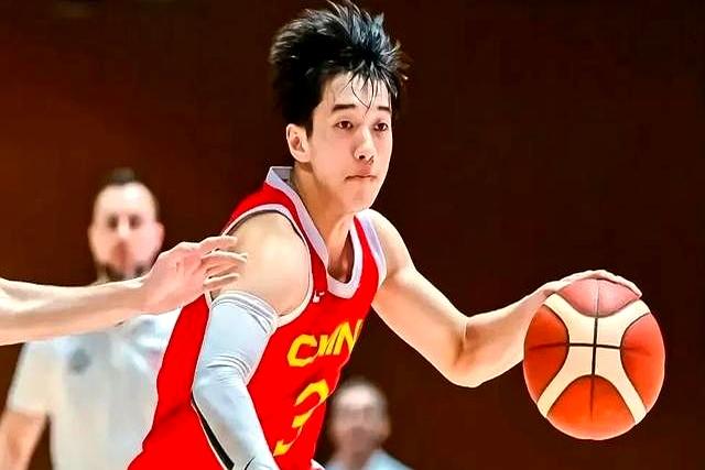 江苏男篮青春风暴,帅气取胜! 江苏男篮青春风暴,帅气取胜!