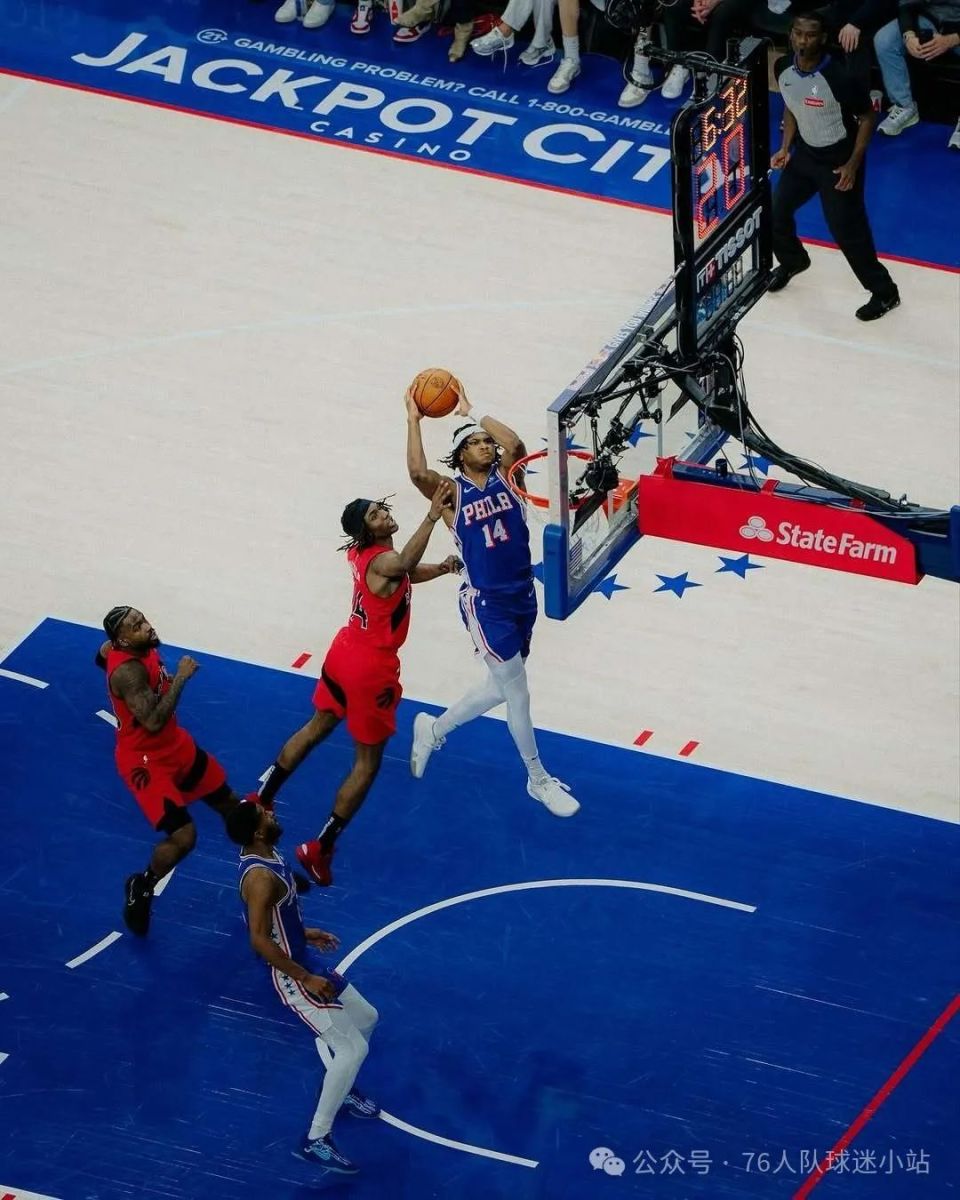 年轻球员的成熟表现为球队带来胜利 年轻球员的成熟表现为球队带来胜利