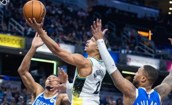 雄鹿击败步行者,晋级总决赛卫冕机会增大 雄鹿击败步行者,晋级总决赛卫冕机会增大