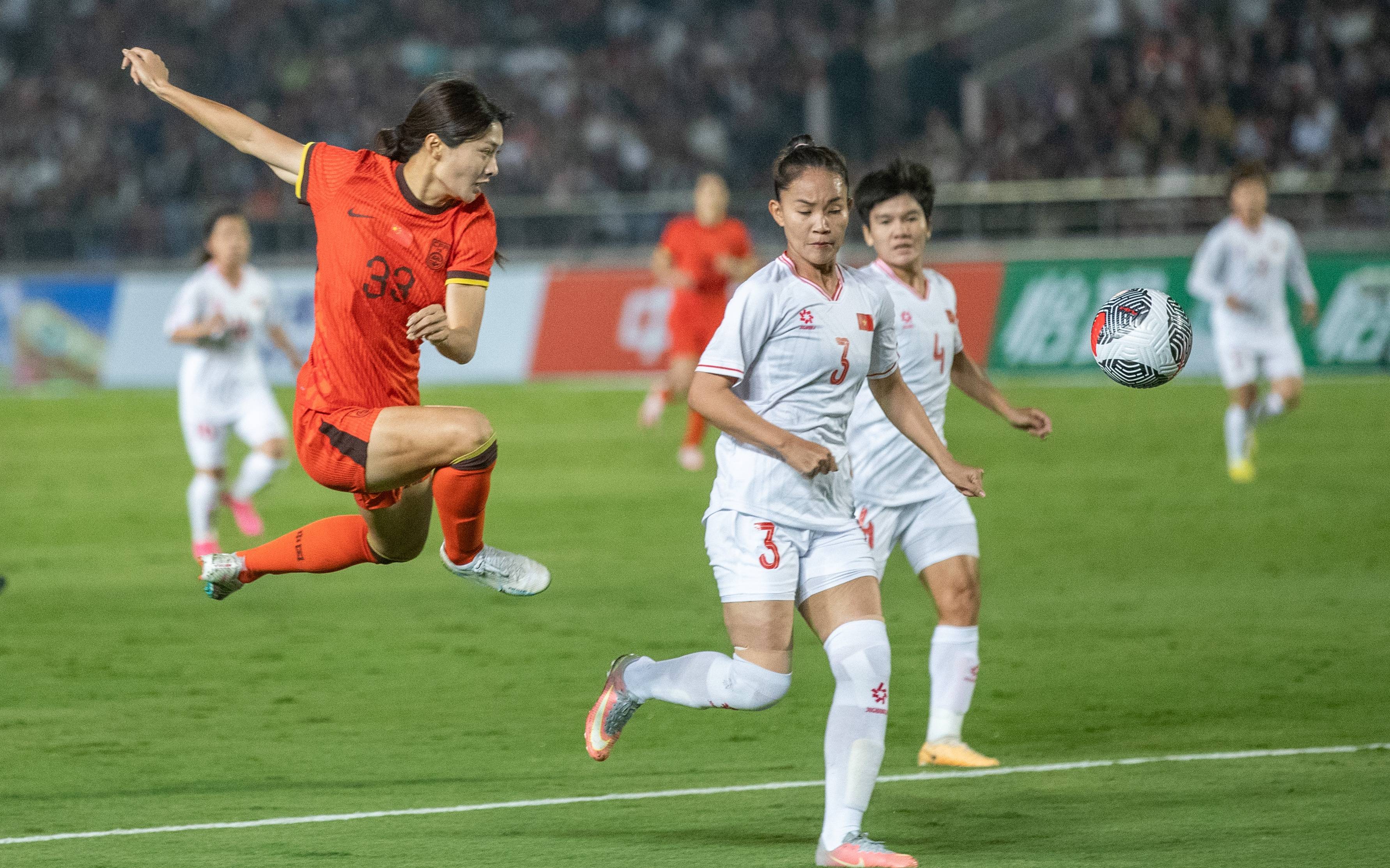 国际女足大赛中中国选手勇夺桂冠